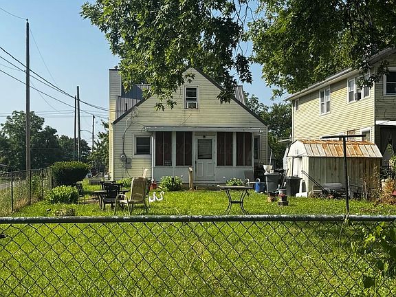 4th image of 978 E 18th Ave