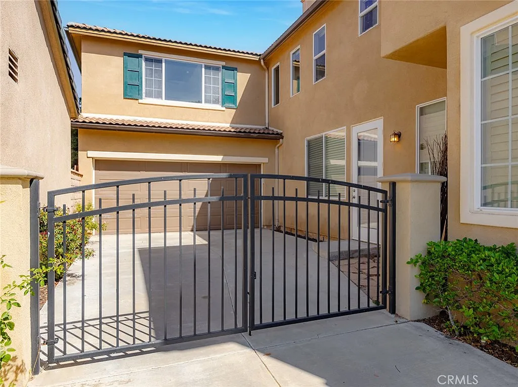 3 bed, 2.5 bath, 2484 sqft, $4,500 — Photo 3