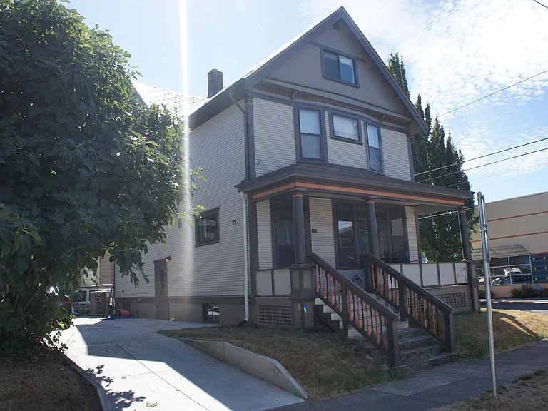 604 SE Harrison St — Photo 4