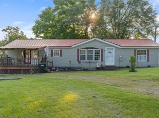 2835 Washington Run Rd, Ravenswood, WV 26164