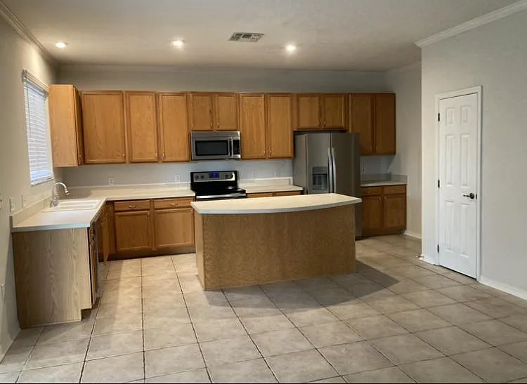 2627 Lyndscape St — Photo 7