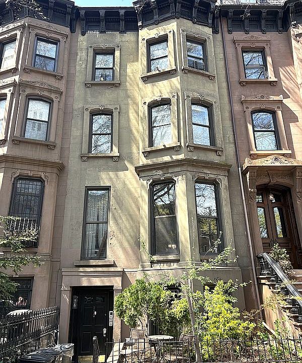 1st image of 150 6th Ave