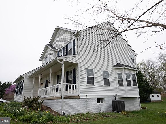 4th image of 12 Colonel Miles Ct