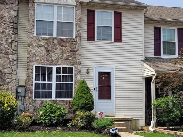 969 Dogwood Ln, Collegeville, PA 19426