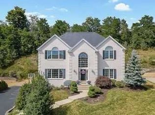 266 Village Dr, Canonsburg, PA 15317