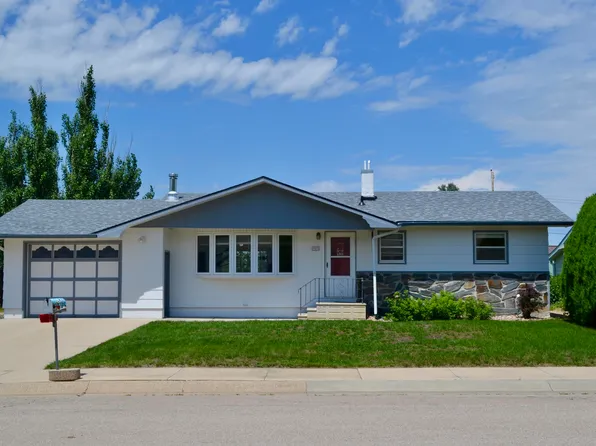 907 Park Dr, Belle Fourche, SD 57717