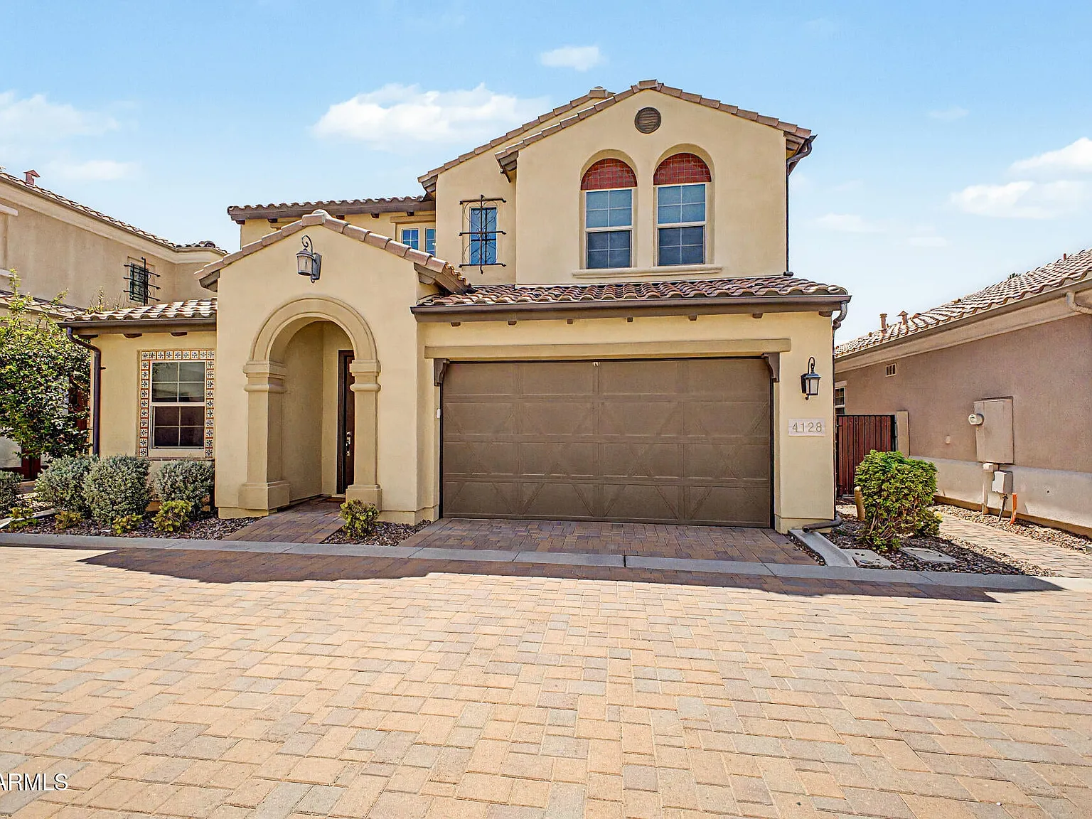 3 bed, 2.5 bath, 2604 sqft, $3,000 — Photo 2