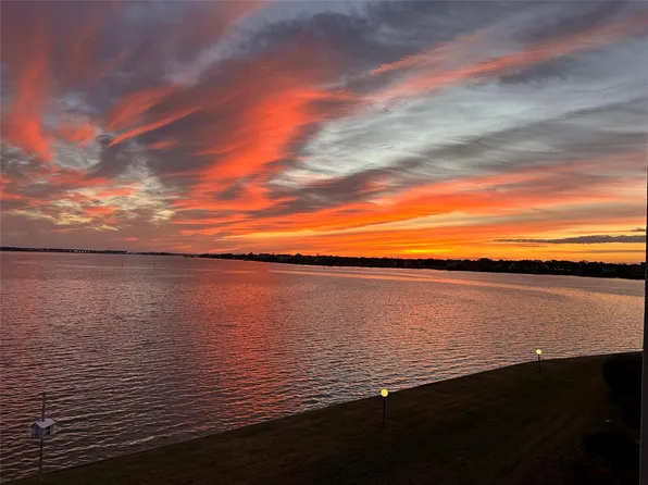 351 Lakeside Ln APT 201, Houston, TX 77058