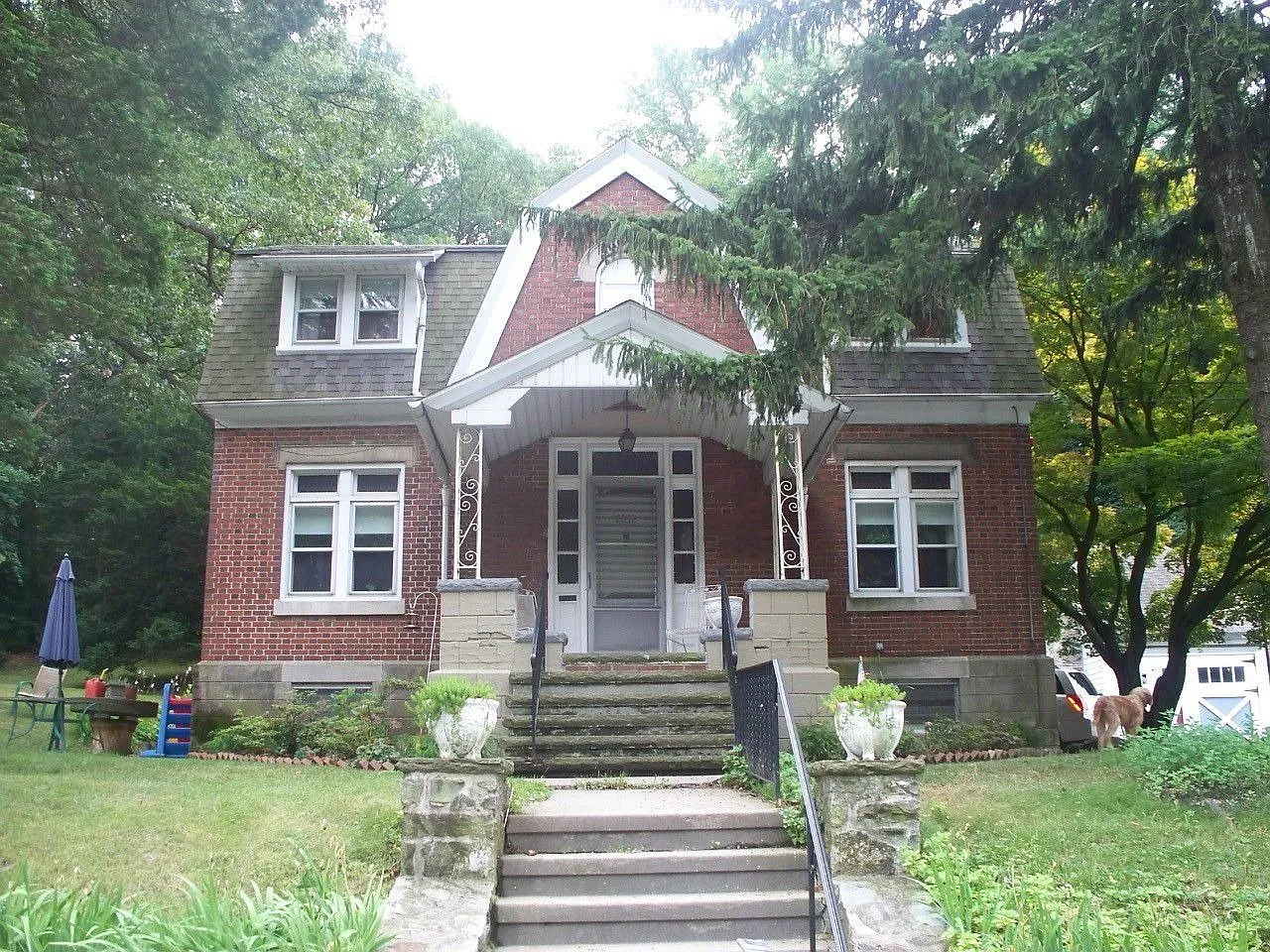 2032 Fairview Ave photo 1