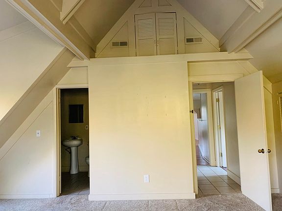 2nd image of 1124 Ward Pkwy #C