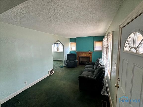 4th image of 2602 Elsie Ave