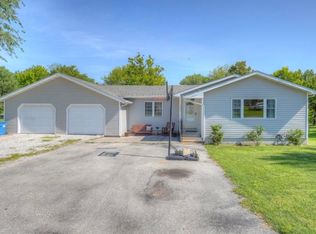 1217 Grove St, Carthage, MO 64836