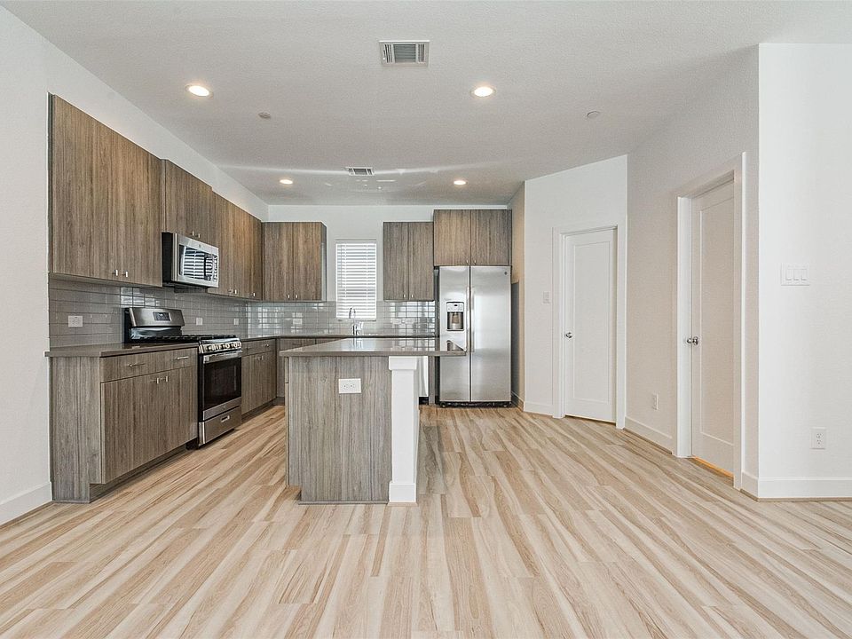 1st image of 482B S Centro Cir