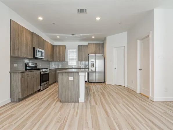 482B S Centro Cir, Conroe, TX 77385