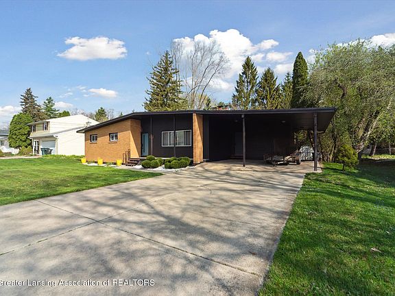 3rd image of 134 Loree Dr