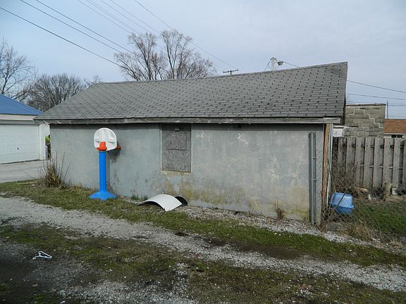 3rd image of 530 W Main St