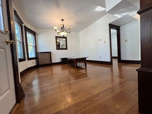 4th image of 440 Morris St #2
