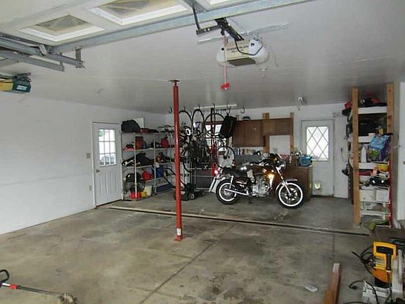 2nd image of 402 W 2nd St