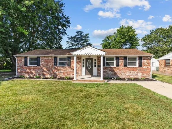 2200 McSweeney Cir, Hampton, VA 23663