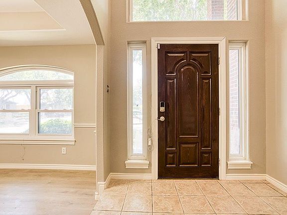 4th image of 2407 Park Wood Dr