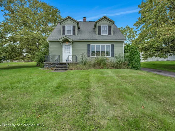 1213 Layton Rd, Clarks Summit, PA 18411