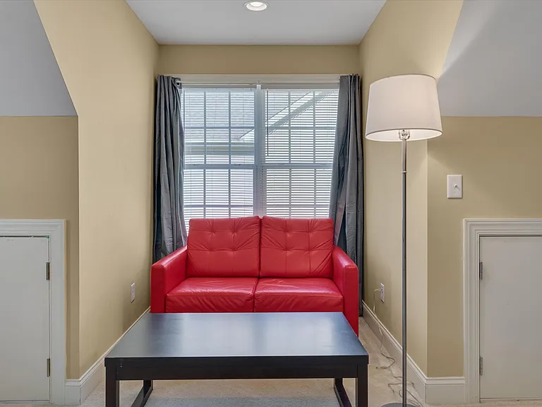 320 Lawrence Rd — Photo 20