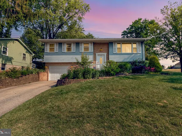 201 Greenwood Dr, New Cumberland, PA 17070