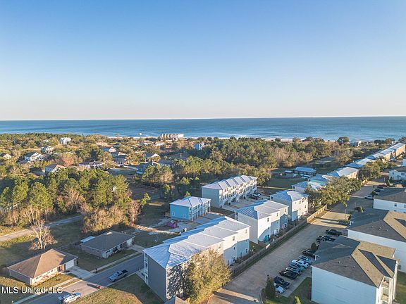 2nd image of 47 Oak Alley Ln