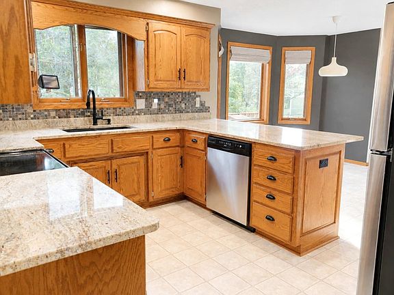 5th image of 2141 S Point Rd