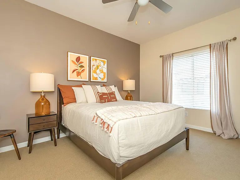 Vineyards at Palm Desert Apartment Homes — Photo 32