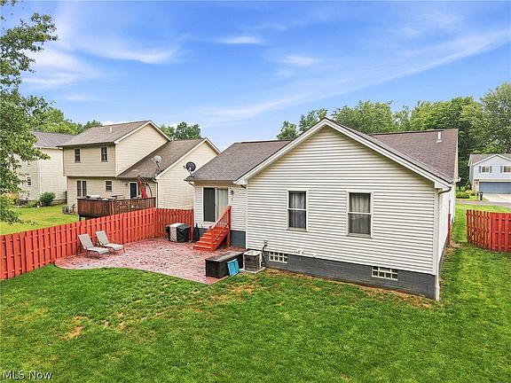 4th image of 891 Jerry Dr
