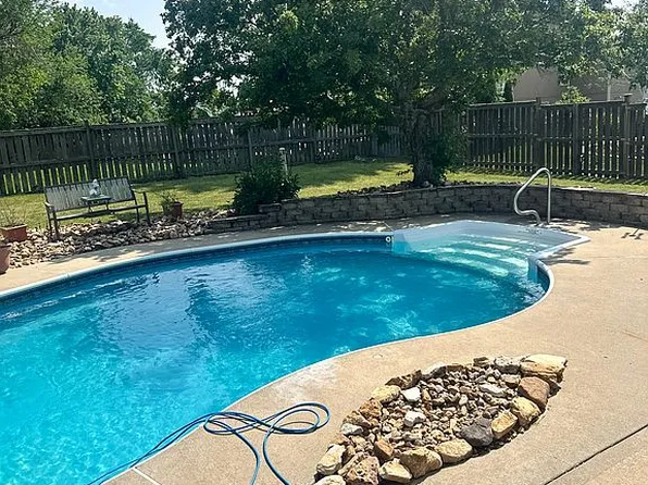 1011 SW Foxtail Dr, Grain Valley, MO 64029