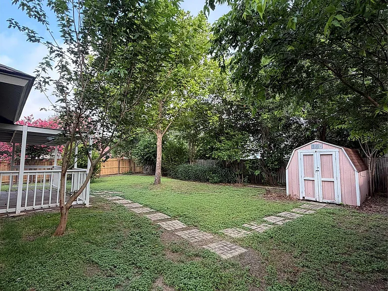 305 Stone Park — Photo 23