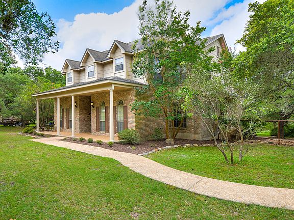 3rd image of 703 Dresden Wood Dr
