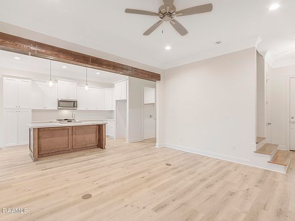 4th image of 105 Prague Ave