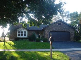 104 Juniper Dr, North Aurora, IL 60542