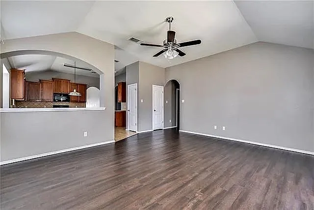 1318 Rainbow Parke Dr — Photo 2