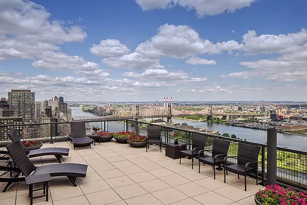 Sold by Town Residential | media 25