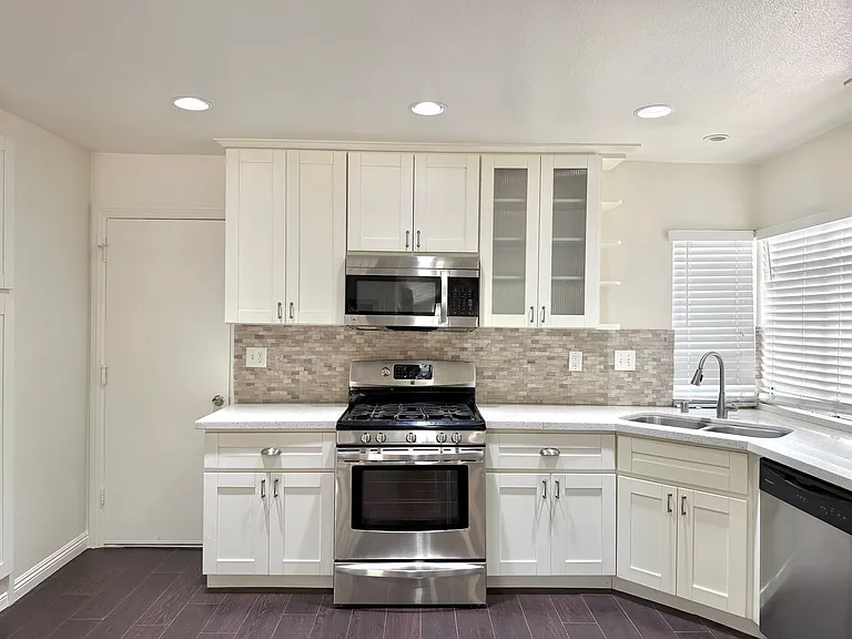 6961 Halstead Ave — Photo 3