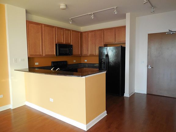 5th image of 1841 S Calumet Ave #Gu32