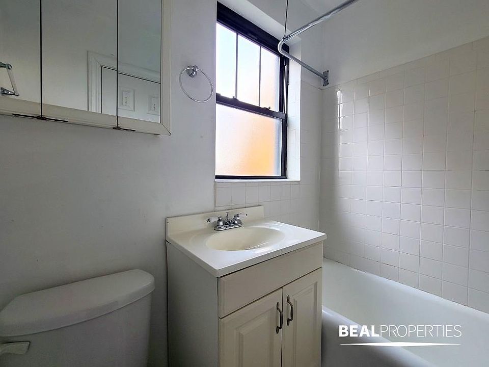1st image of 1347 N Dearborn St #500