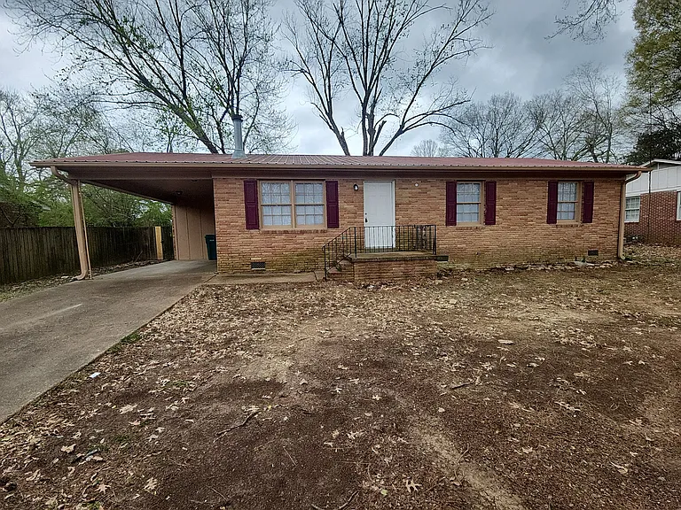 208 Wallace Rd — Photo 1