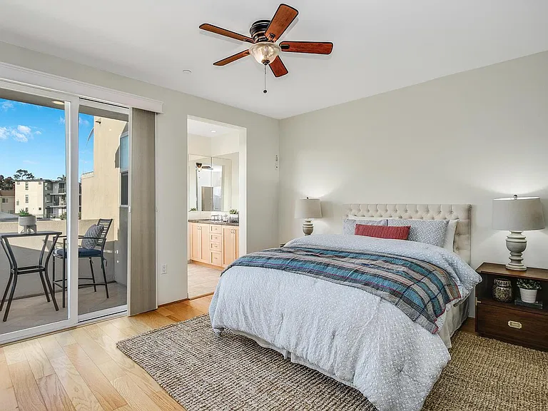 1413 Locust St — Photo 16