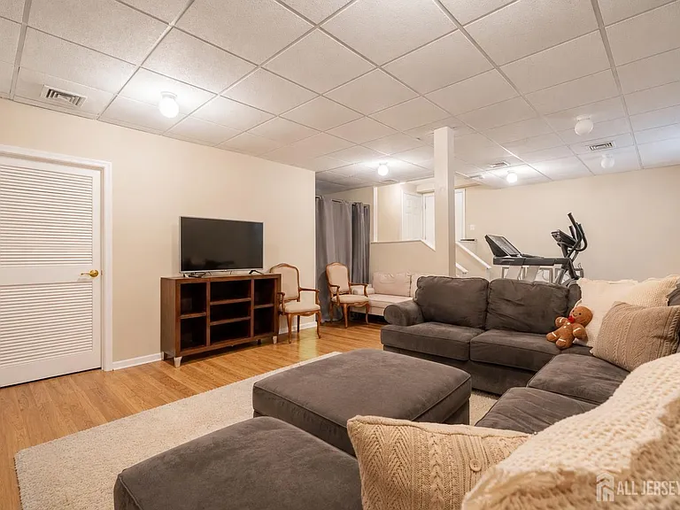 812 Columbus Ave — Photo 25