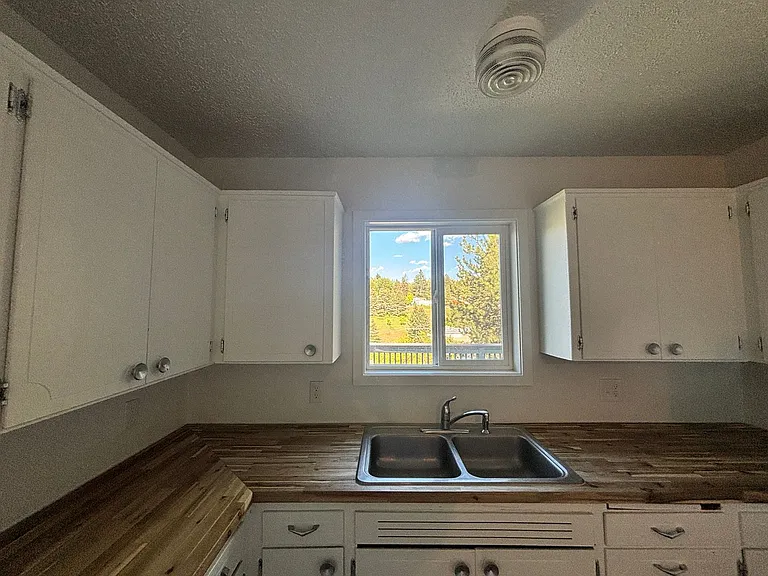 815 SW State St — Photo 14