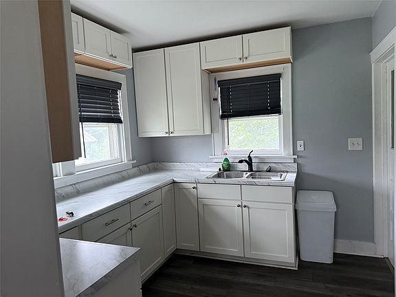 5th image of 620 College St