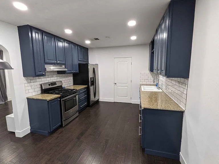 1154 W 2nd Pl — Photo 15