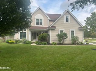 1067 Hunters Run, Perrysburg, OH 43551