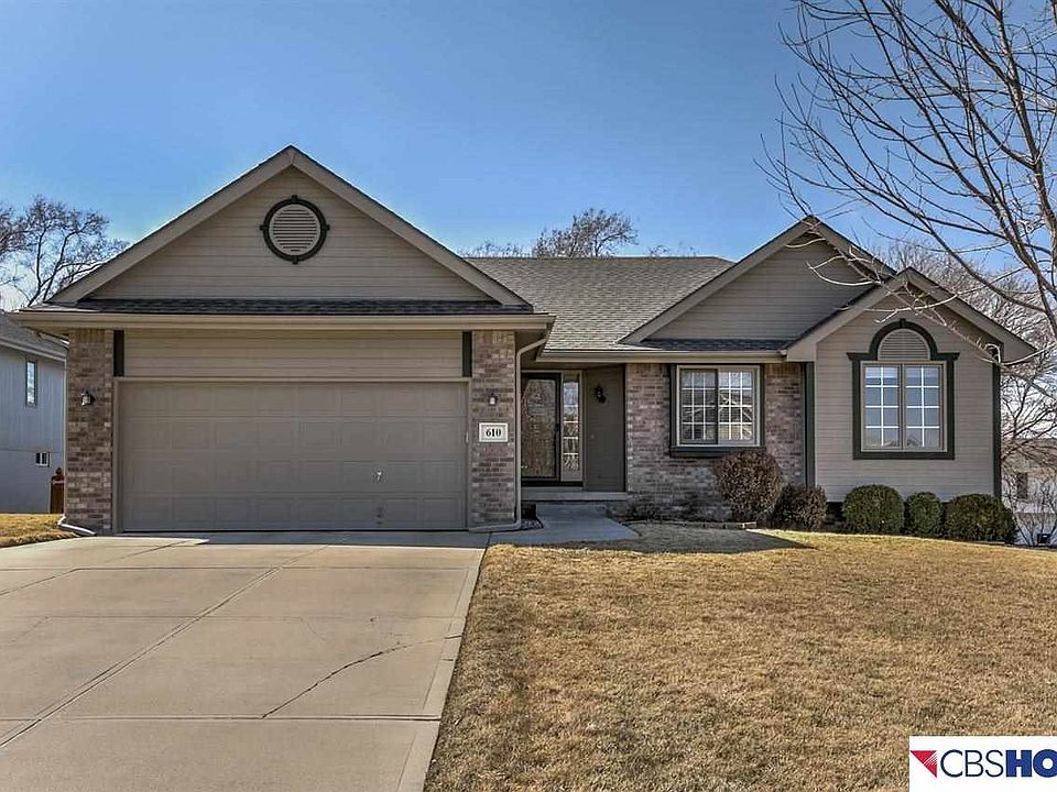 1st image of 610 Eagle View Dr