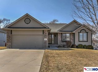 610 Eagle View Dr, Papillion, NE 68133